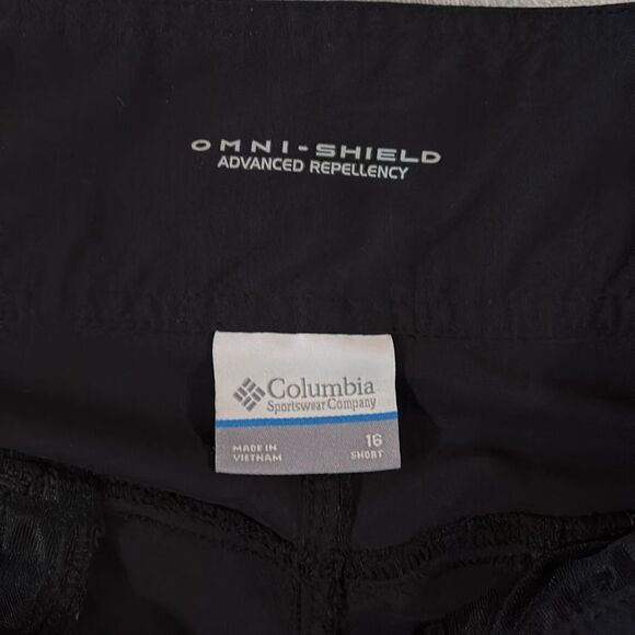 Columbia sportswear gorprcore women roll up black cargo outdoor pants. Size 16. - Picture 9 of 13